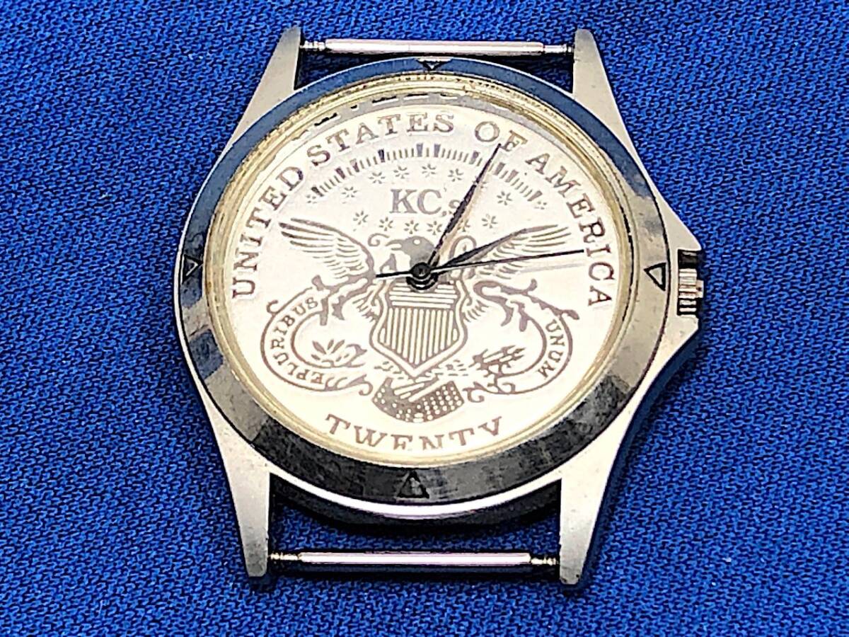 4/194【ジャンク】 KC’S ケイシイズ 腕時計 クォーツ AMERICA TWENTY ベルト無し シルバー文字盤_画像1