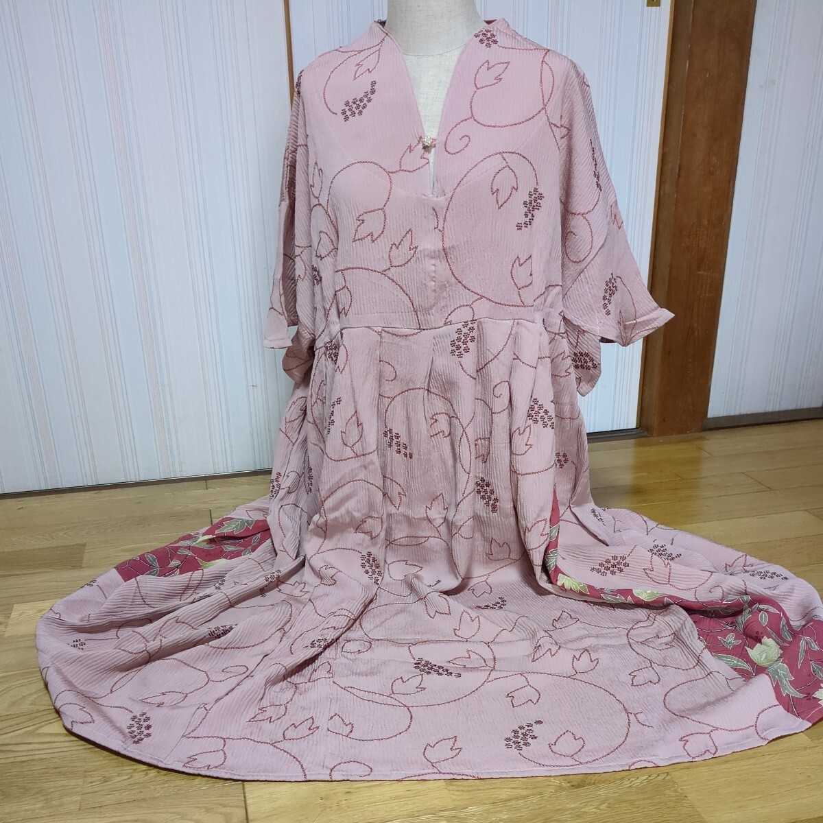 着物リメイク 正絹総刺繍のワンピースの画像1