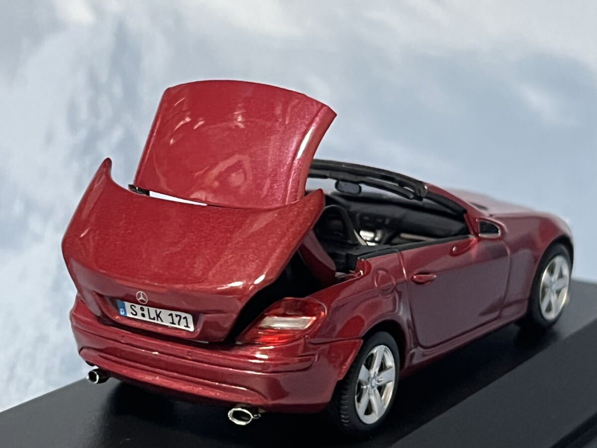  Minichamps производства Mercedes Benz SLK 2004 год 1/43