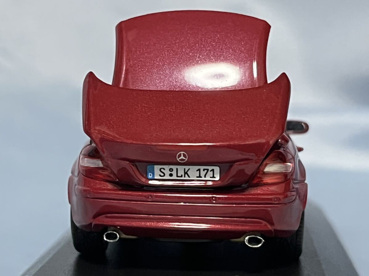  Minichamps производства Mercedes Benz SLK 2004 год 1/43