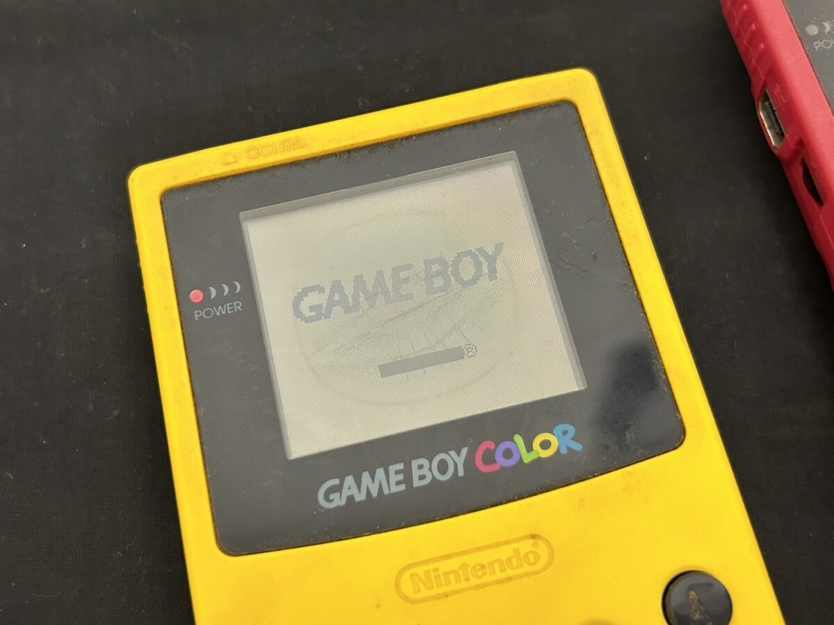 A3 Nintendo ニンテンドー GAME BOY ゲームボーイ CGB-001 レッドカラー イエローカラー ゲーム機 通電確認済み レトロ 現状品の画像4