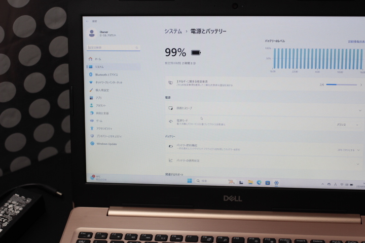 5570★DELL★W11H.i5-1.6GHz(3.4）8thGen.SSD:256+1TB.8GB.BD.BT.15.6型Full HD／中古:高速PC★美品_★バッテリ-　99％ 2：03～ 表示。OK!!