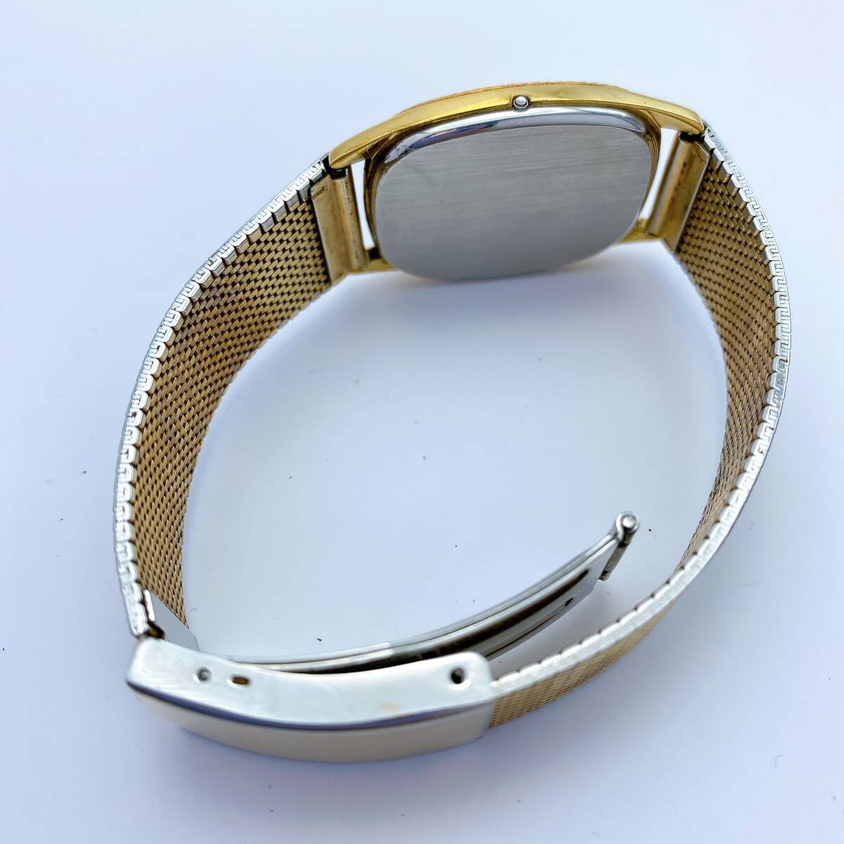 【稼働品】オメガ OMEGA デビル DEVILLE メンズ 腕時計 クオーツ QZ レアベゼル ゴールド文字盤 プッシュリューズ レクタン 1365 動作の画像5
