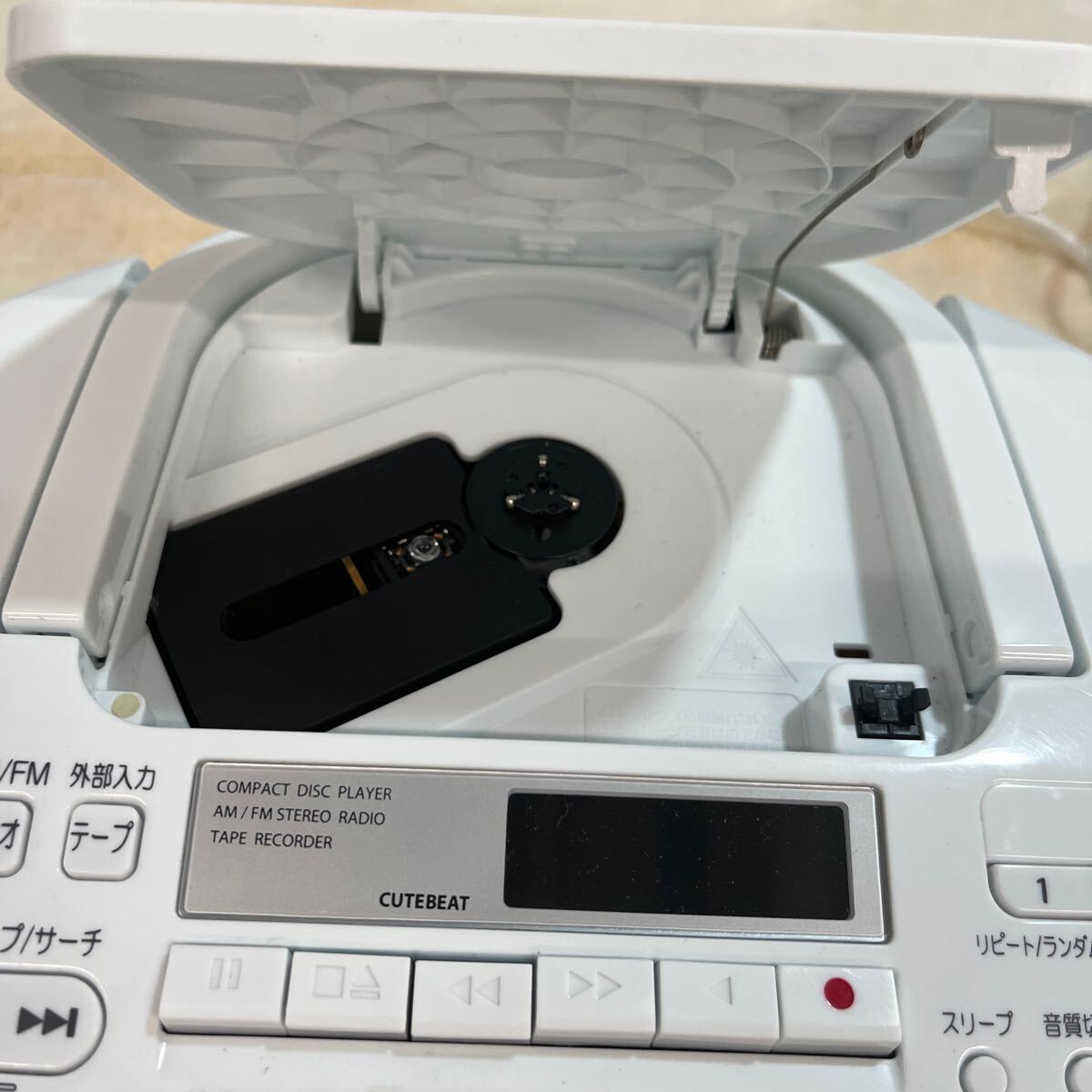 【送料込】動作確認済 TOSHIBA 東芝 CDラジカセ TY-CDS7 2019年製 CD ラジオ カセットレコーダー ホワイト オーディオ機器_画像3