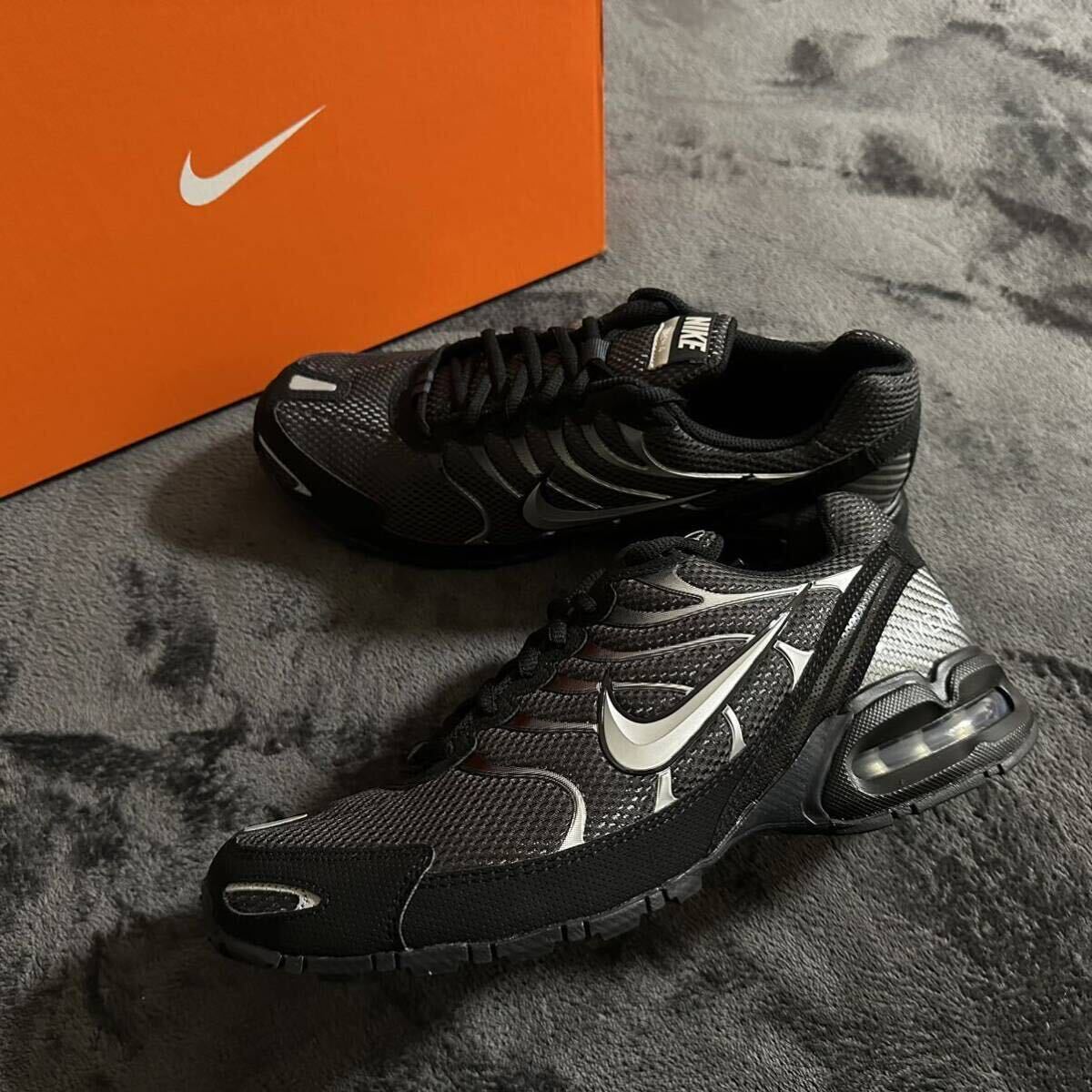 27.0cm 新品 NIKE ナイキ AIR MAX TORCH 4 エアマックス トーチ 黒 ブラック 銀 シルバー スニーカー シューズ 箱付き 343846-002_画像1