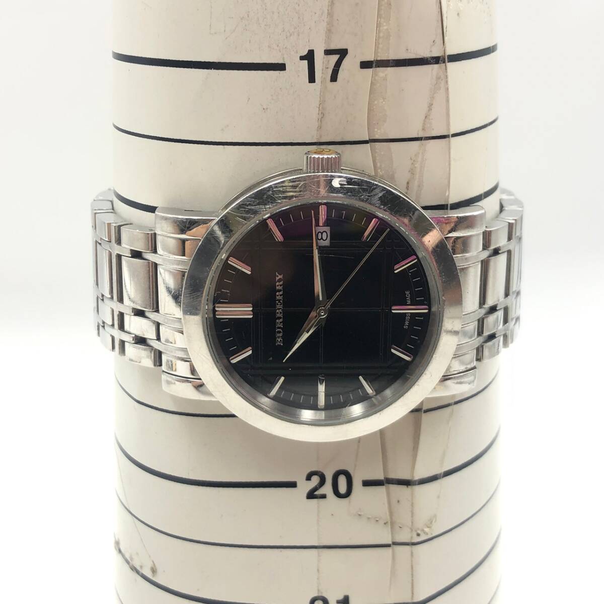 BEm038R 60 BURBERRY BU1364 バーバリー ノバチェック クオーツ 腕時計 メンズ 黒文字盤 SS デイト ラウンド バーインデックス_画像9
