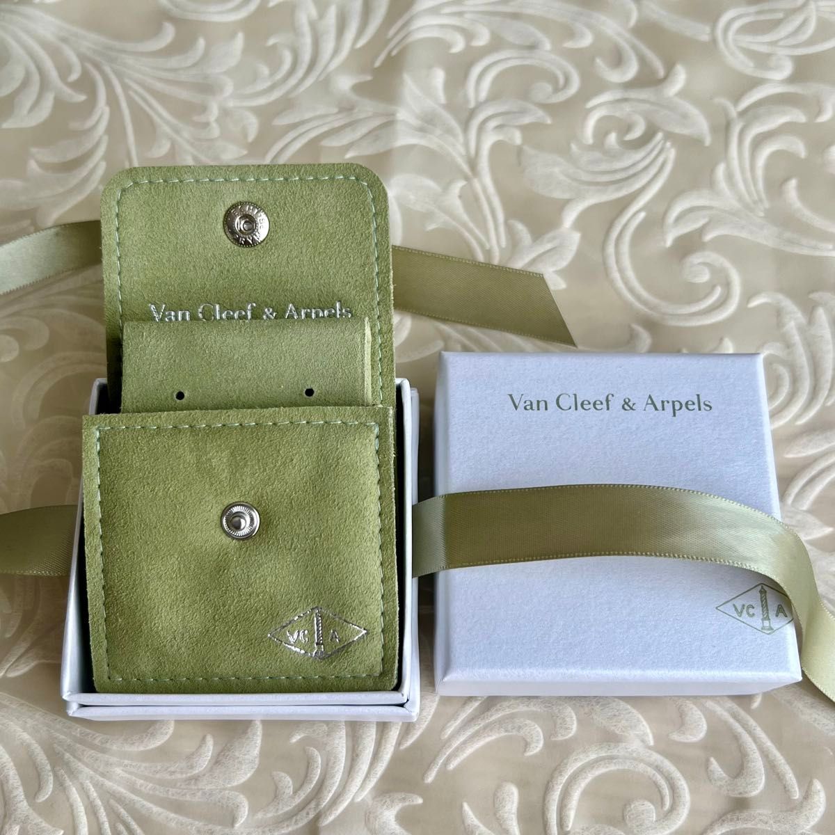 Van Cleef & Arpels ヴァンクリーフ&アーペル ケース 箱 ピアス Van Cleef & Arpels ヴァンクリーフ&アーペル ケース 箱 ピアス