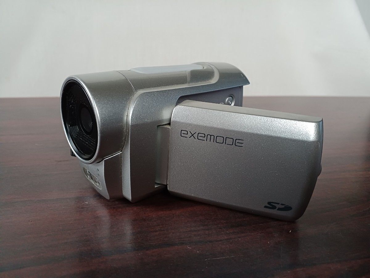 SDデジタルム－ビ－カメラ、DV130、手のひらサイズ完動品、今だけ値下げ。