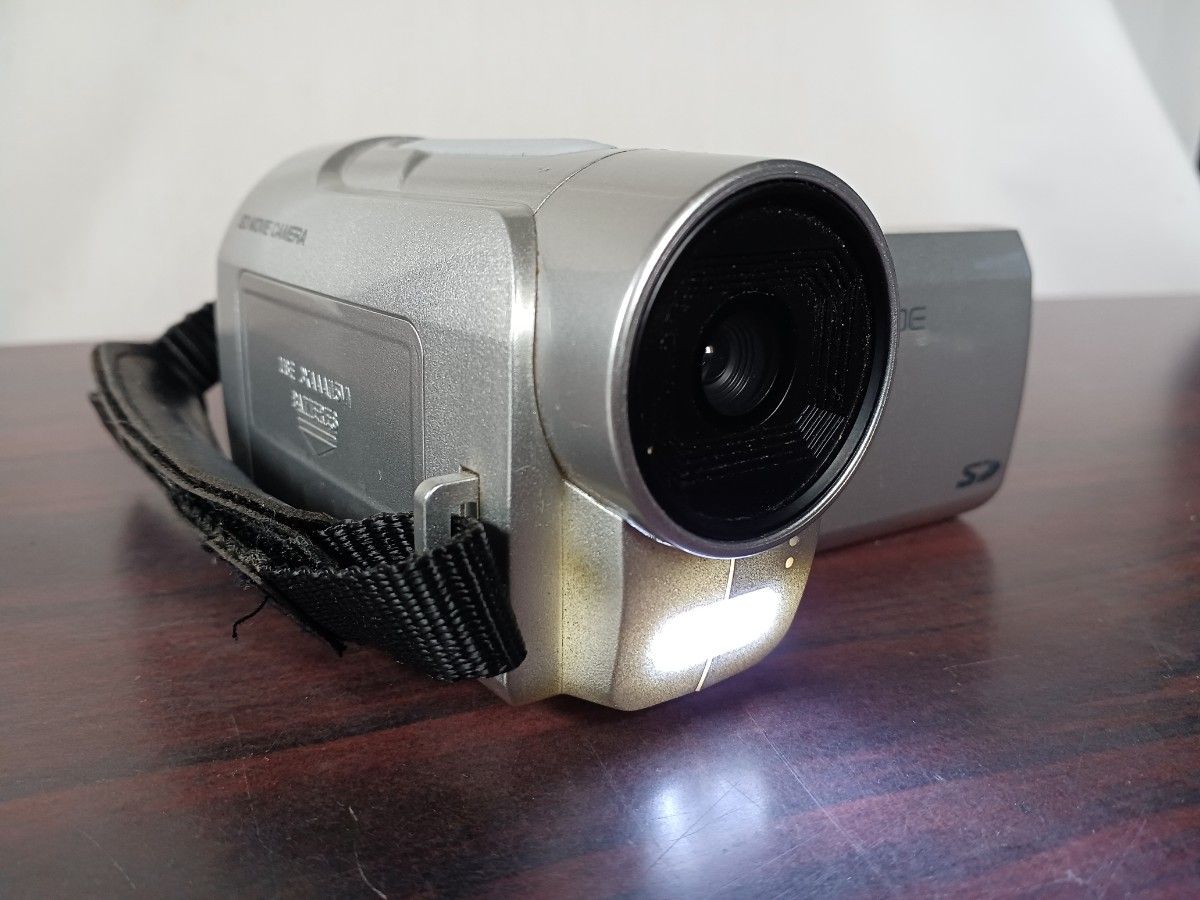 SDデジタルム－ビ－カメラ、DV130、手のひらサイズ完動品、今だけ値下げ。