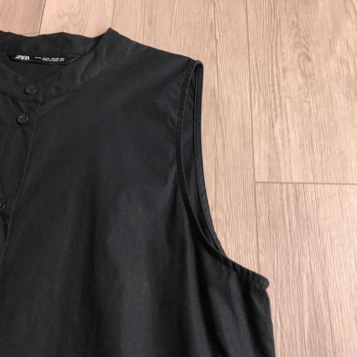 100円スタート★ ZARA ザラ おしゃれデザイン バンドカラー 部分プリーツ ノースリーブ ワンピースの画像3