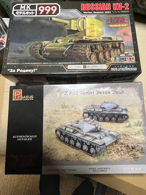 ★1/72　ソ連軍　重戦車KV-2とKV-1S（2輌入り）セットで_画像1