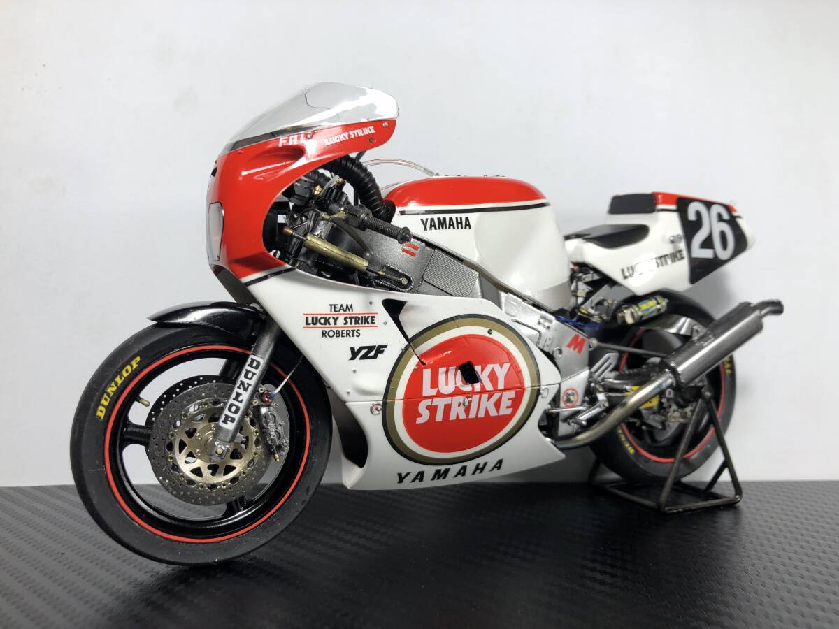 フジミ 1/12 チーム　ラッキーストライク　ロバーツ　ヤマハ　YZF750 1987 鈴鹿８耐仕様 塗装完成品_画像1