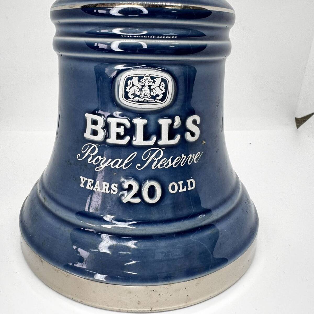 未開栓 BELL'S ベルズ 20年 スコッチ ウィスキー ロイヤルリザーブ 陶器ボトル ケース付き 総重量約1351g 750ml 43%の画像3