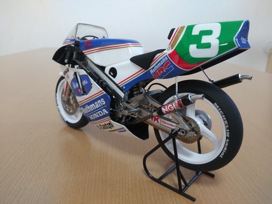 田宮 1/12スケール Rothmans HONDA NSR250 No.3 Luca Cadalora 1991年 WGP 完成品の画像6