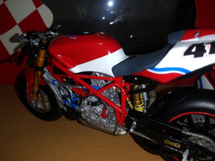 ミニチャンプス 1/12 スケール　ドゥカティ 999RS No.41 芳賀紀行 WSB 2004年_画像7