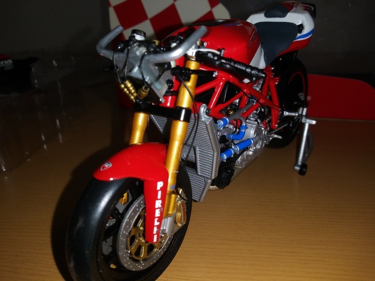 ミニチャンプス 1/12 スケール　ドゥカティ 999RS No.41 芳賀紀行 WSB 2004年_画像6