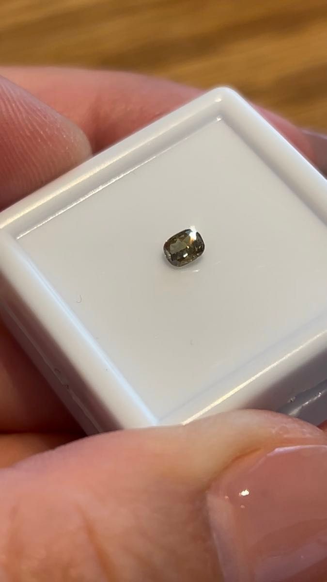 FANCY DARK GRAY ダイヤモンド　0.175ct