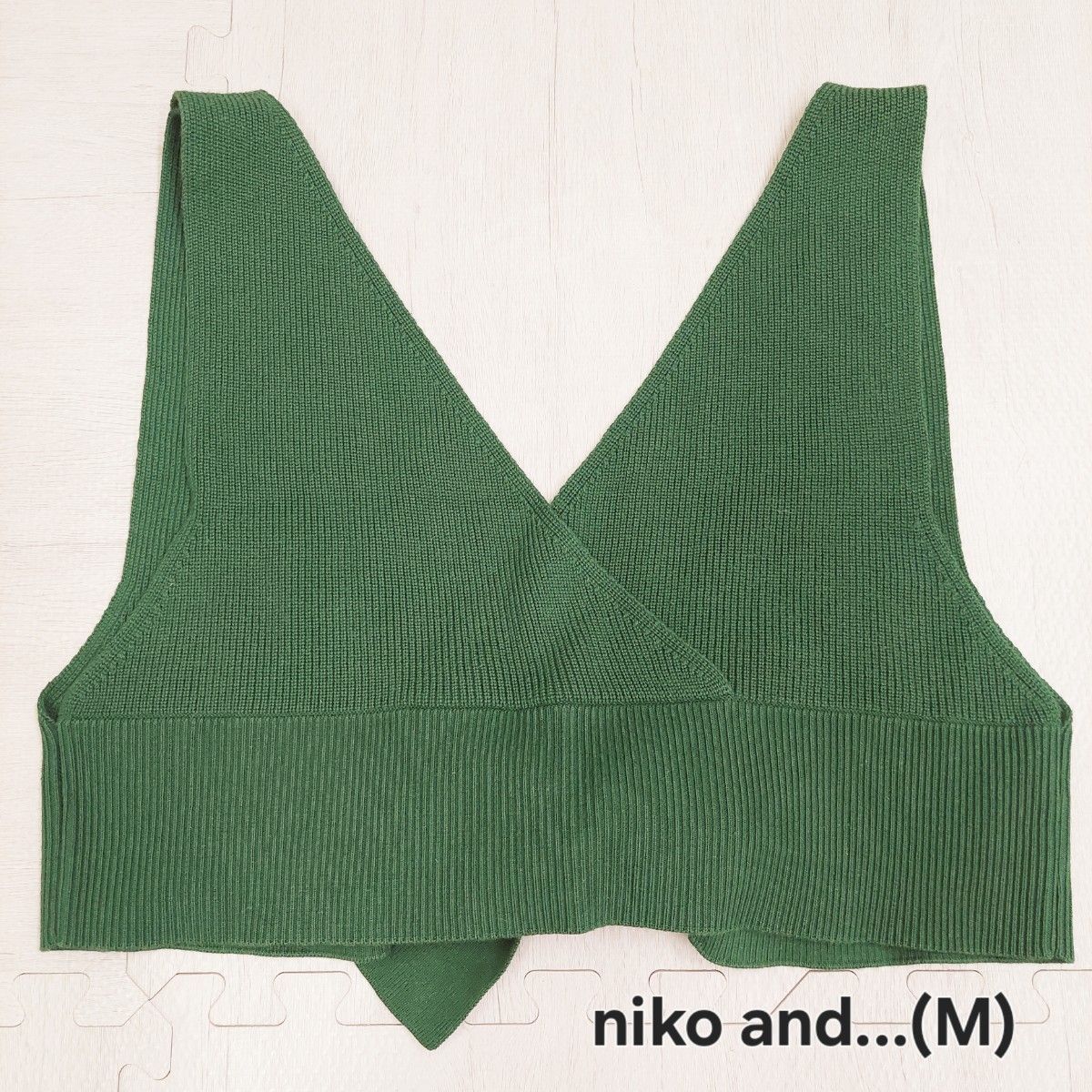 Niko and…ニコアンド…・ショートニットベスト・バックリボン・緑グリーン・サイズM