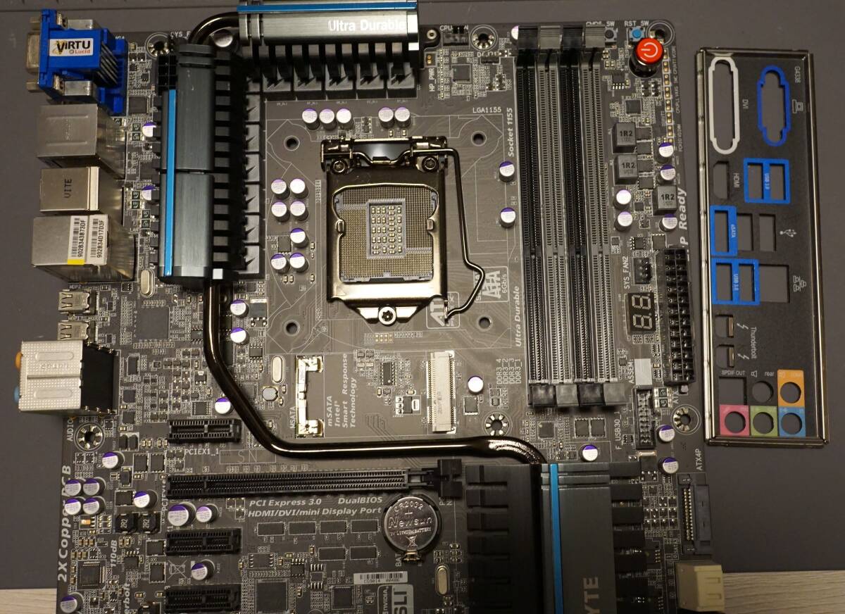 【動作確認済】GIGABYTE GA-Z77X-UP5 TH LGA1155 ATXマザーボード IOパネル付属_画像1