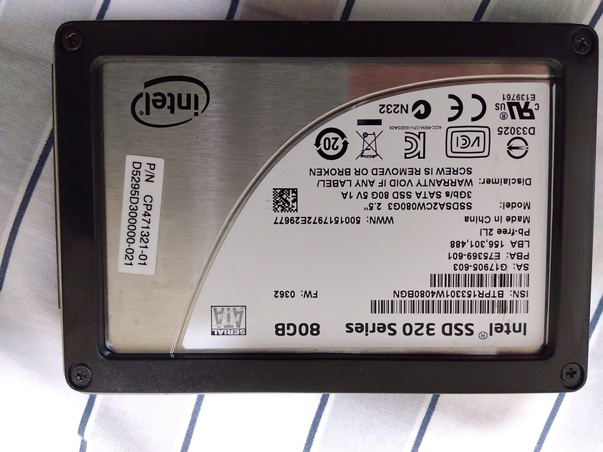 Intel　 2.5インチ　SATA　 SSD　320　series 　80GB 　正常品