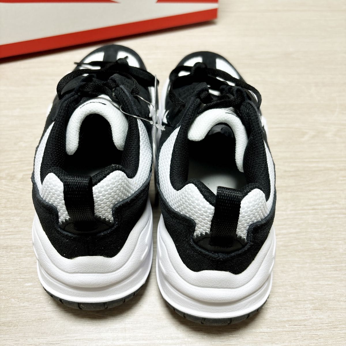 新品 定価14300円 NIKE テック ヘラ 運動靴 スニーカー 24cm 新品 定価14300円 NIKE テック ヘラ 運動靴 スニーカー 24cm