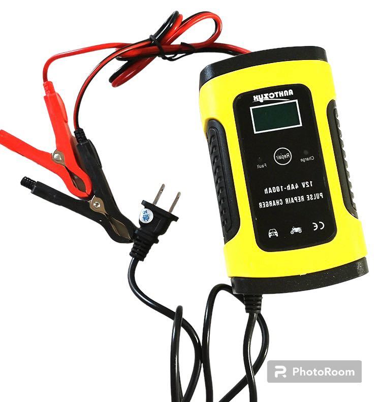 バッテリー 充電器 12V 自動車 バイク トラブル 安全 緊急 対策 車内 黄 イエロー 液晶 最新 軽量 赤 黒 配線 丈夫