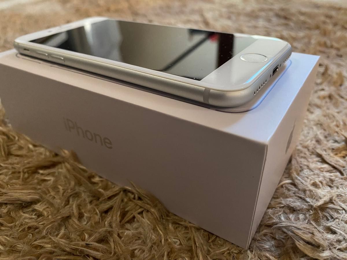 (美品) iPhone8本体 64GB SIMフリー シルバー(ホワイト) 箱付き