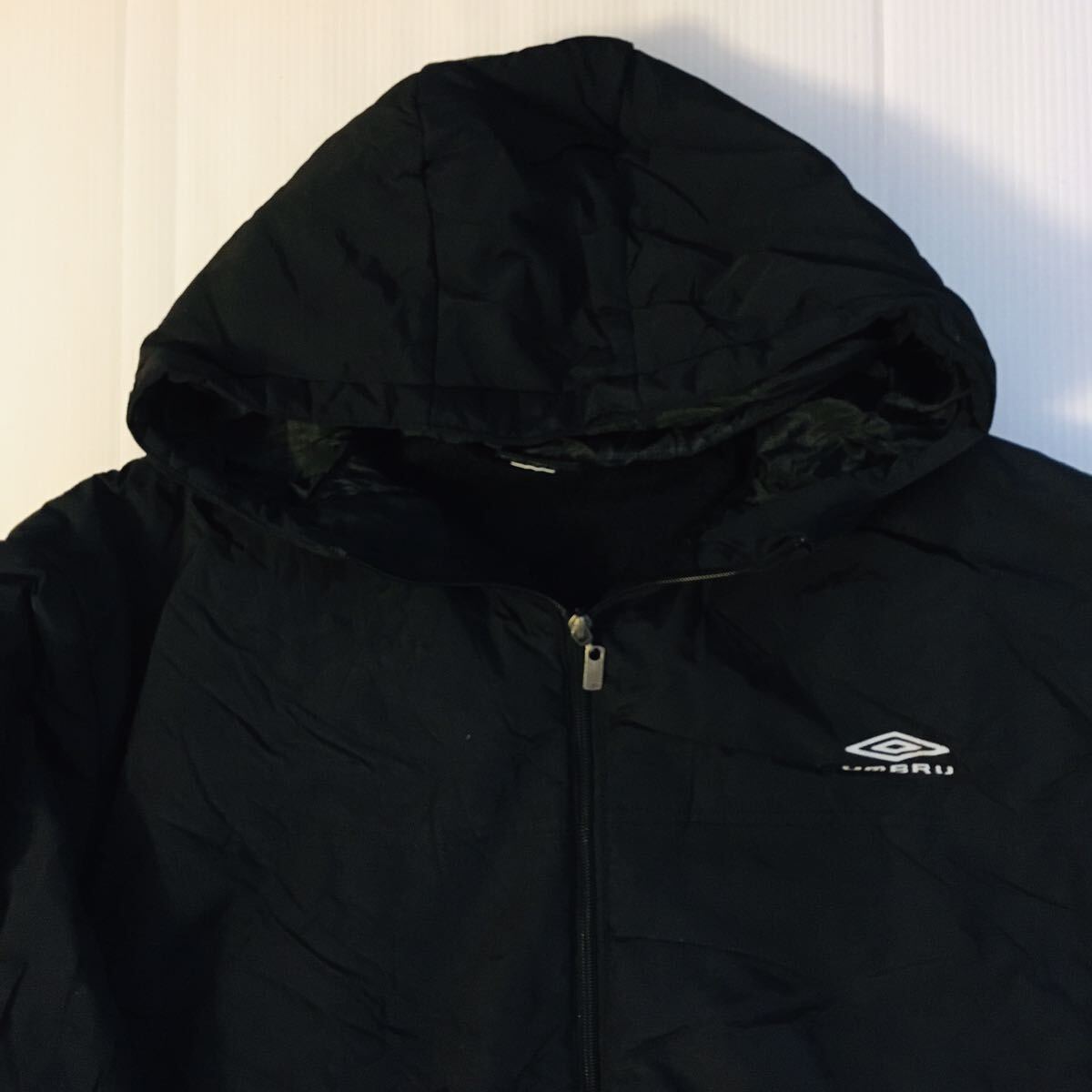 ビッグサイズ アンブロ UMBRO US XL 裏フリース ナイロン 中綿ジャケット 中綿パーカー ブラックの画像3