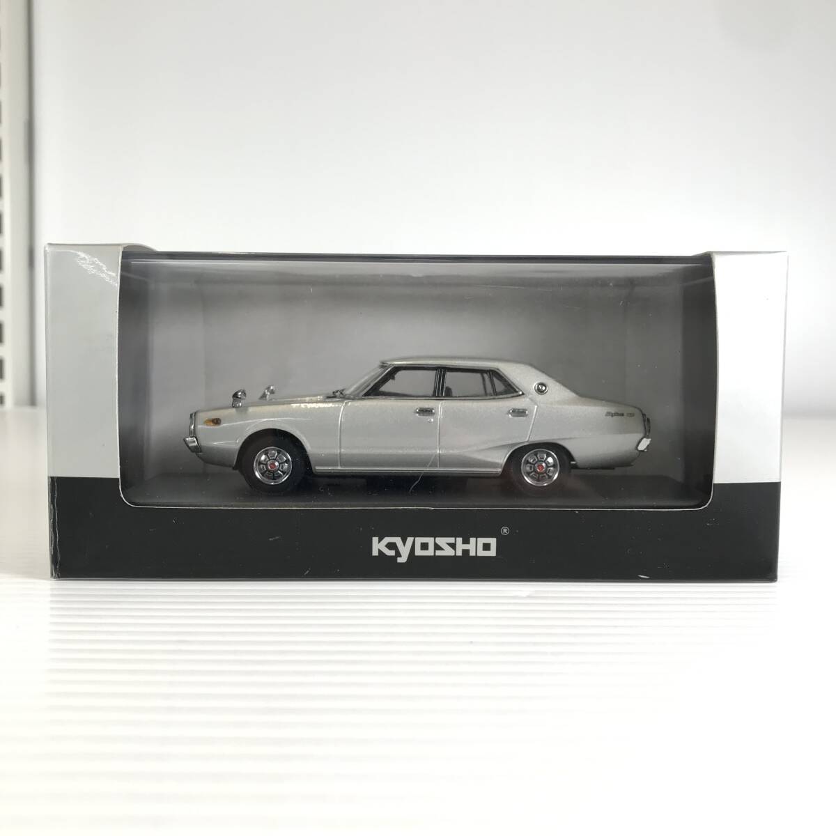 □中古品□ 京商 ミニカー 1/43 NISSAN SKYLINE 2000 GT-X GC110(シルバーメタリック) [03271S]_画像1