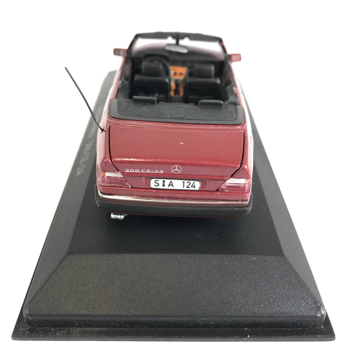 □中古品□ MINICHAMPS ミニチャンプス ミニカー 1/43 Minichamps メルセデスベンツ 300 CE-24 カブリオレ 現状品_画像8