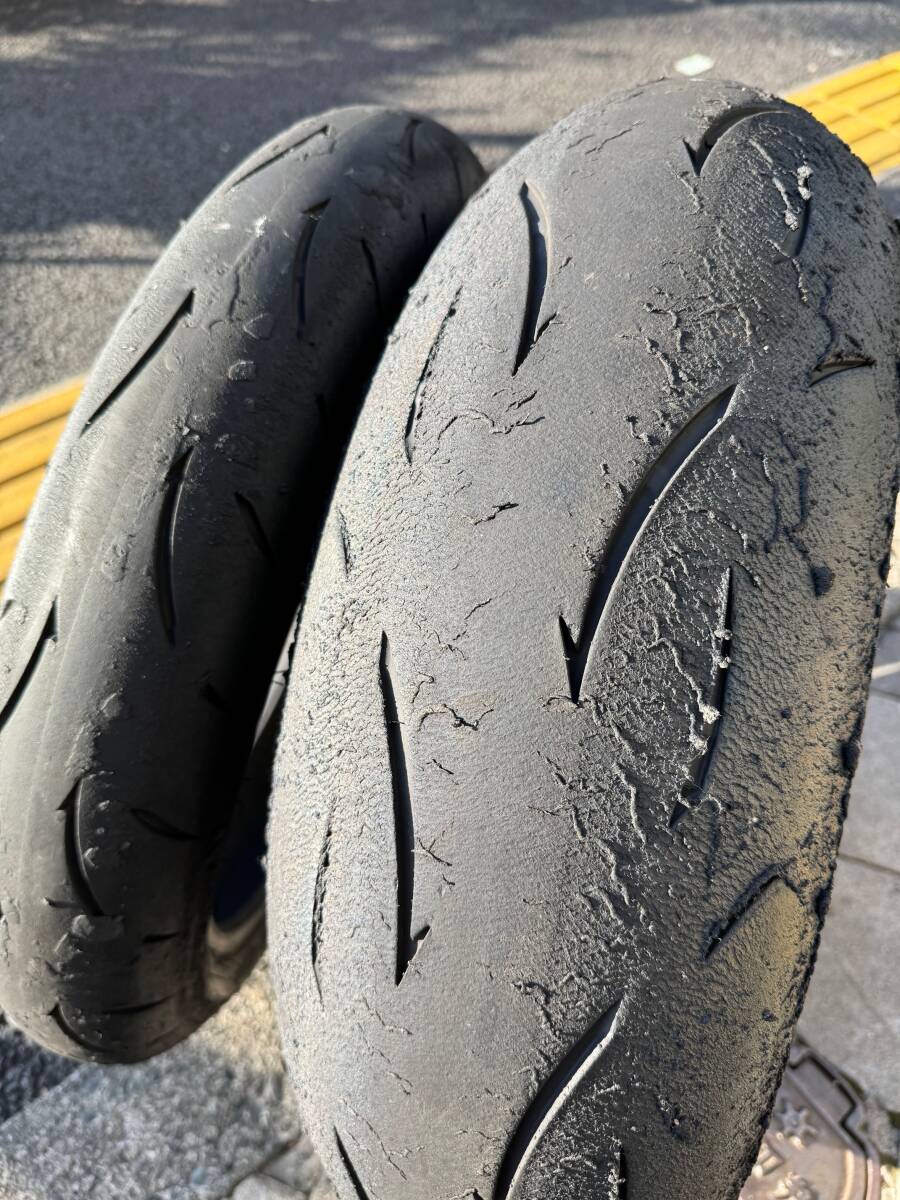 （F）120/70ZR17（R）200/55ZR17　ダンロップ製　212GPレーサー　※温度依存が高い為公道走行は出来ません。_画像2