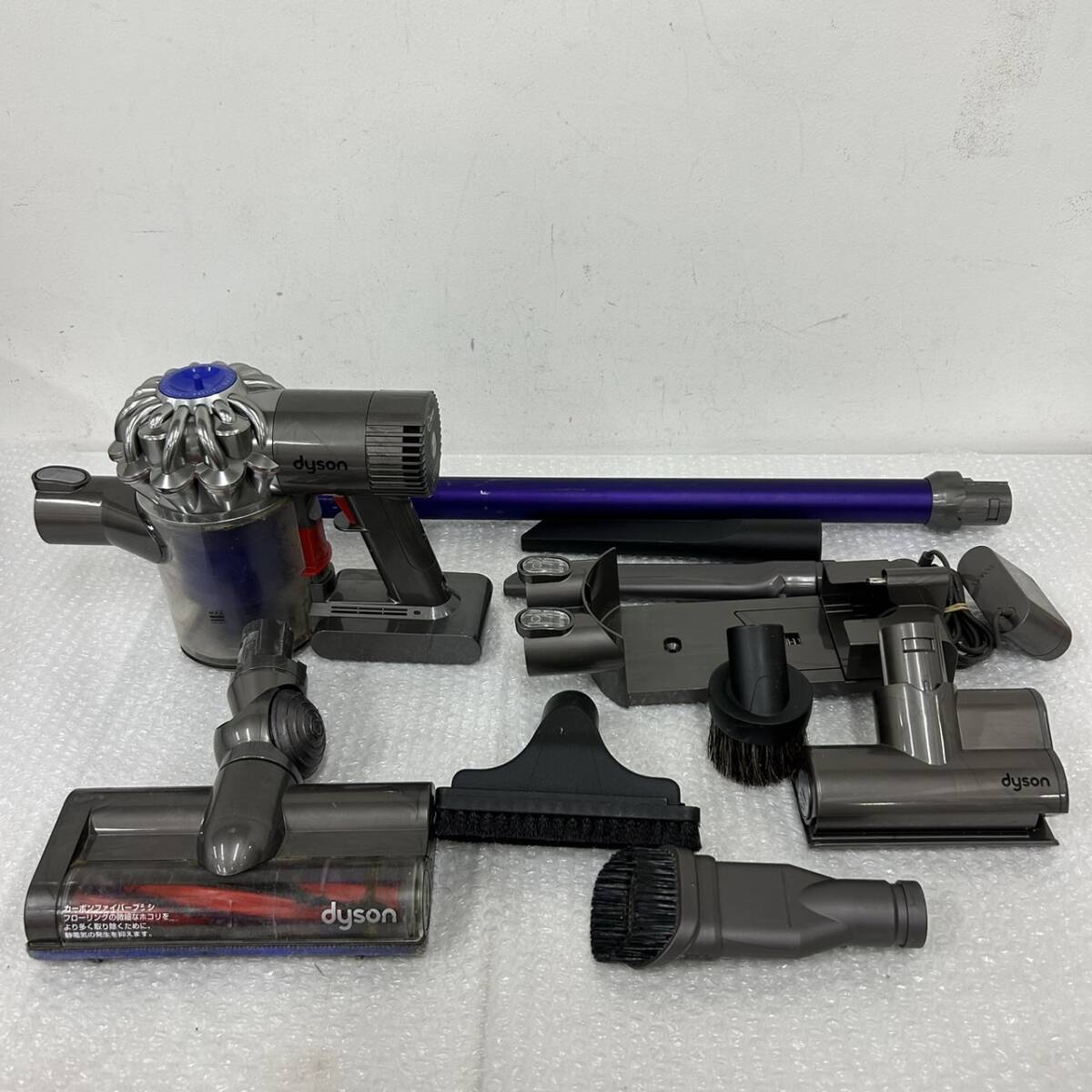 JA037291(061)-617/AS3000【名古屋】「部品取りに、」 dyson ダイソン DC62 コードレスクリーナー サイクロン式 掃除機_画像1