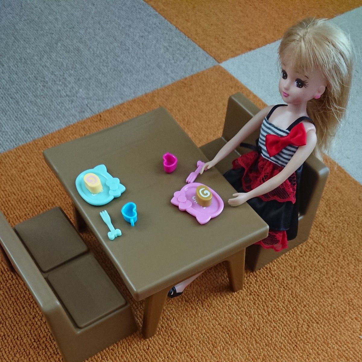 リカちゃん 人形 本体 洋服 小物セット 美容室 一輪車 テーブル おまけ付き