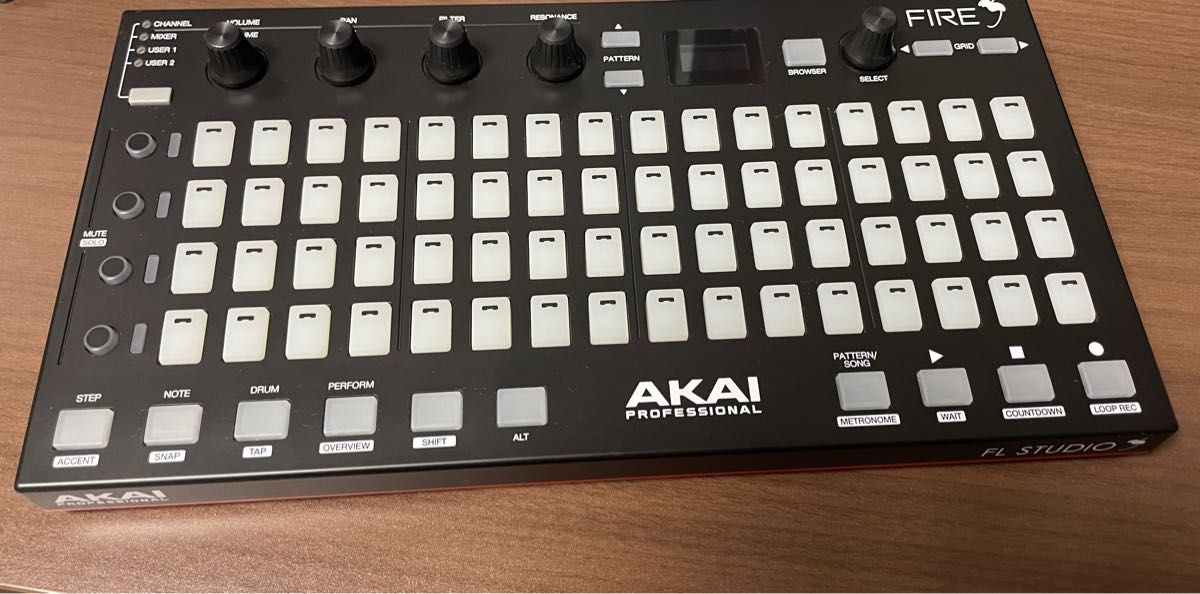 AKAI FIRE 本体のみ中古 MIDIコントローラー