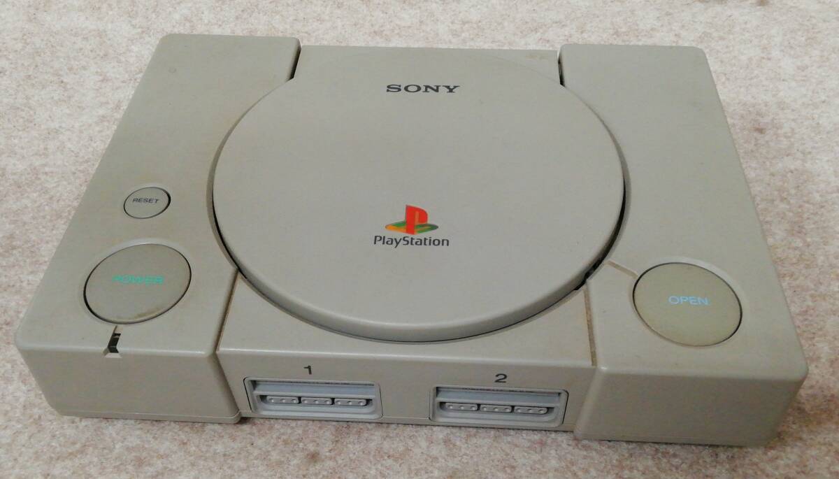 【ジャンク品】 PS PlayStation プレステ SCPH-5500 ソフト10本付 コントローラ×4　電源ケーブル　AVケーブル 付 34-107_画像2