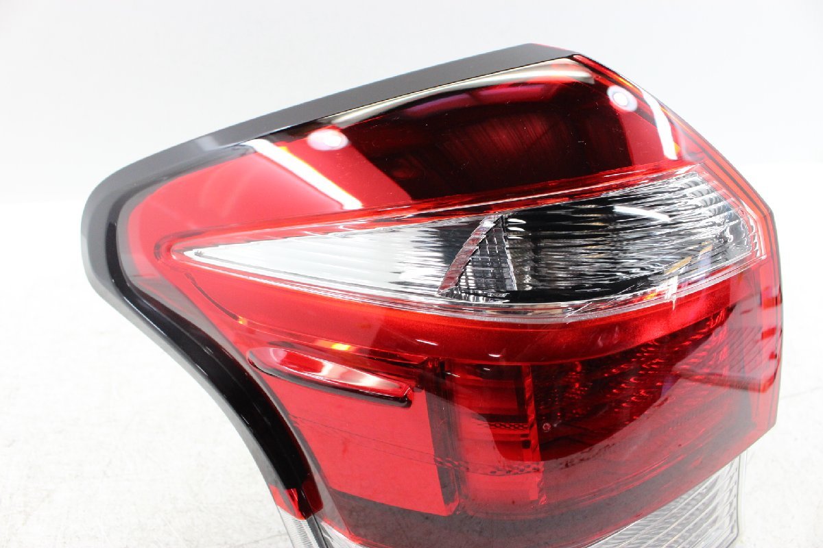  beautiful goods / damage less Corolla Fielder NZE161G latter term tail light tail left left side Koito 13-106 81561-13760 stamp D 303078