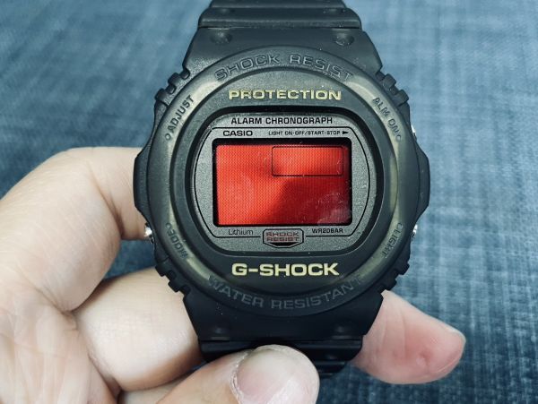 CASIO G-SHOCK DW-5700 PROTECTION カシオ ジーショック プロテクション 防水 腕時計 とけい メンズ 赤液晶 20周年_画像1