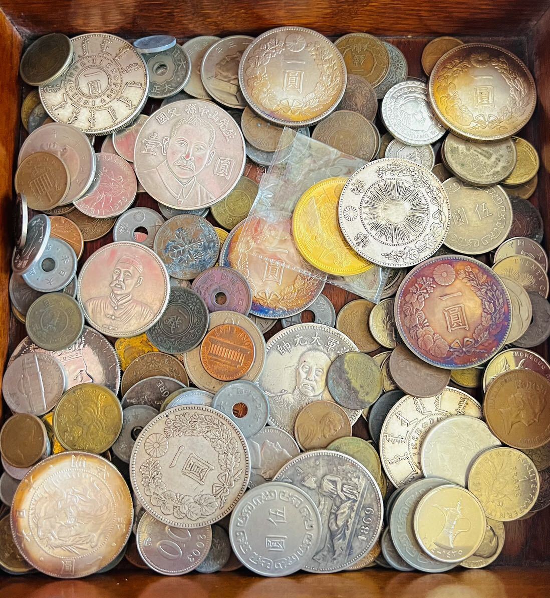 古銭　大量　外国 コイン　日本　銀貨　まとめて　約1kg /P2_画像1
