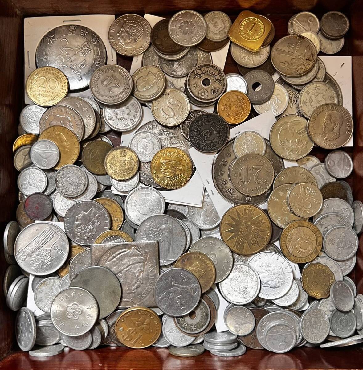 古銭 大量 外国 コイン 日本 銀貨 金貨 まとめて 約700gの画像1