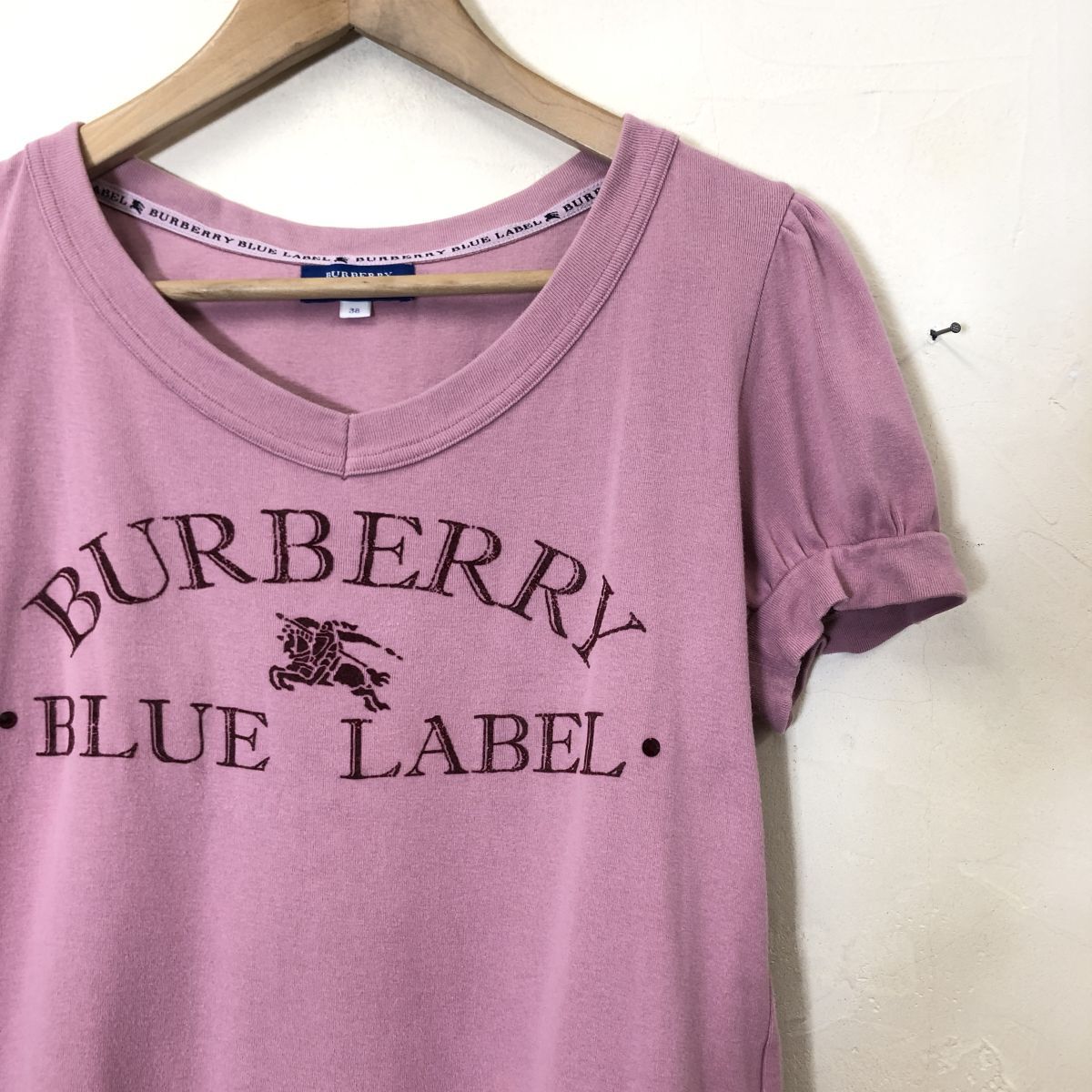 G623-U◆BURBERRY BLUE LABEL バーバリーブルーレーベル Tシャツ 半袖 Ｖネック パフスリーブ ロゴT ラインストーン◆size38 ピンク 綿_画像3