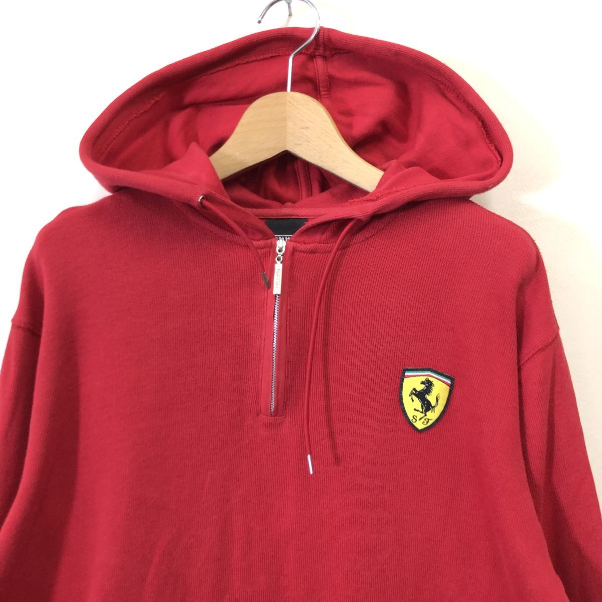 G547-F◆ old ◆ Ferrari フェラーリ ハーフジップパーカー フーディ ロゴ ◆ size1 コットン100 レッド 古着 メンズ 春_画像3