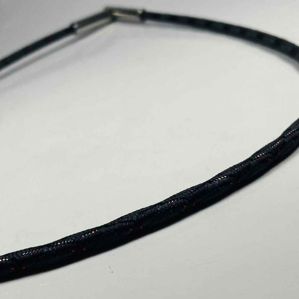 [76]1 jpy ~ beautiful goods Phitenfai ton magnetic necklace RAKUWA magnetism titanium metal top V type popular box attaching ( total length )48.