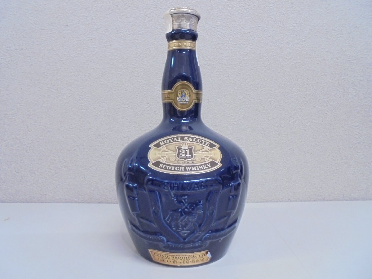 【80】1円～ロイヤルサルート ROYAL SALUTE 21年 スコッチウイスキー 青 陶器 40% 1000ml 約1770g 帯破れ 漏れ有り 箱付き 未開栓_画像2