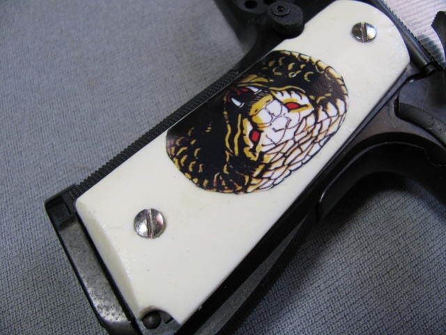 普通サイズ1911ガバメント　茶コブラ　グリップ _画像2