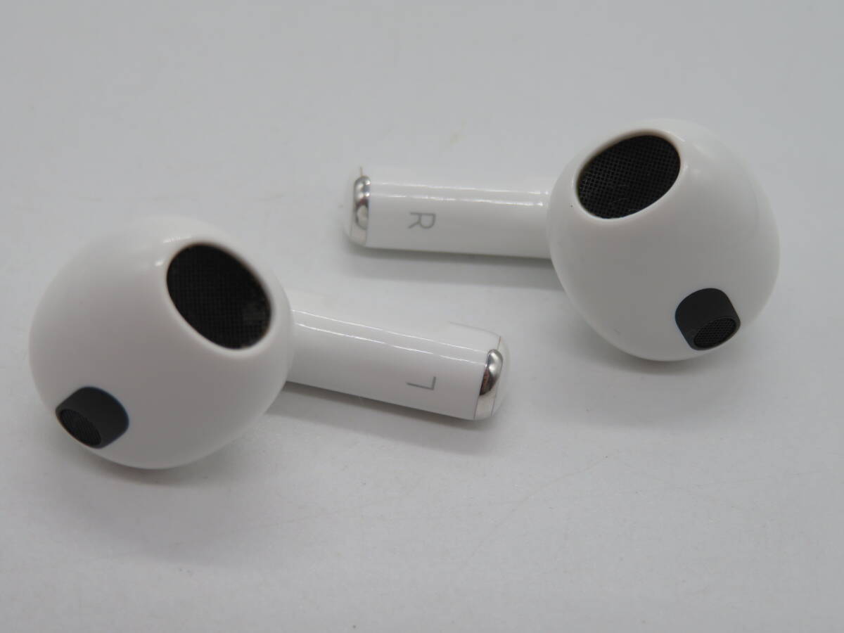 Apple Airpods　第3世代　A2565 A2564 A2566　中古品　ユモ1ー16A　_画像6