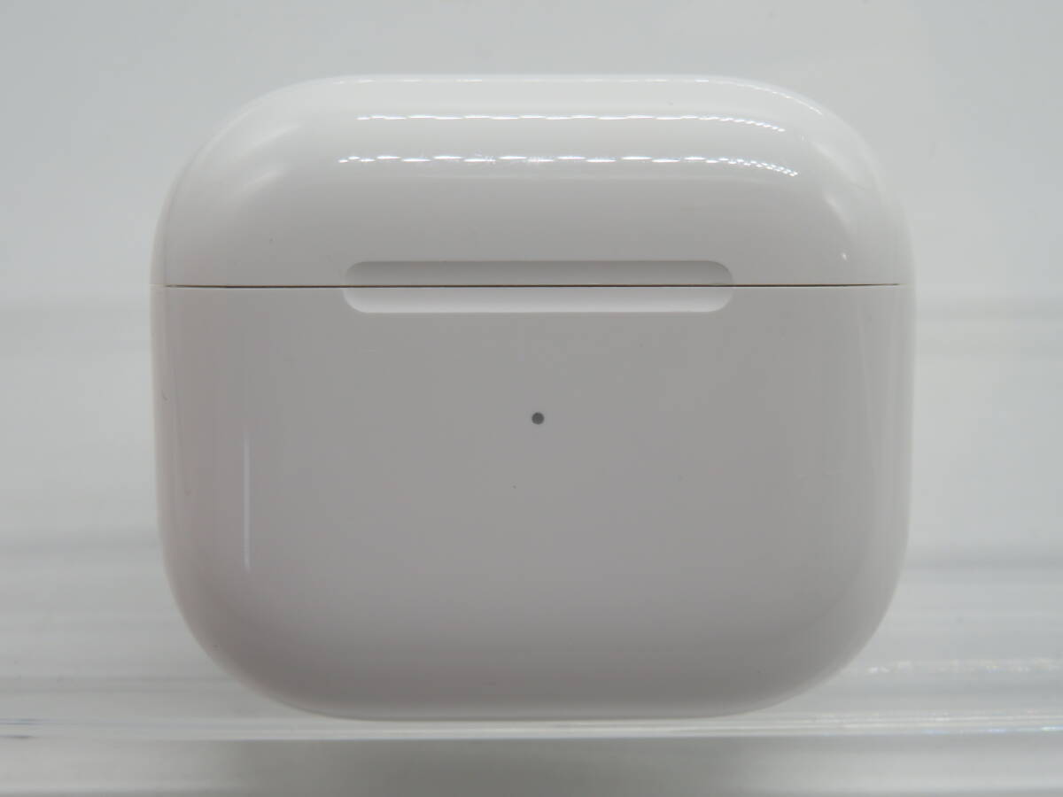 Apple Airpods　第3世代　A2565 A2564 A2566　中古品　ユモ1ー16A　_画像2