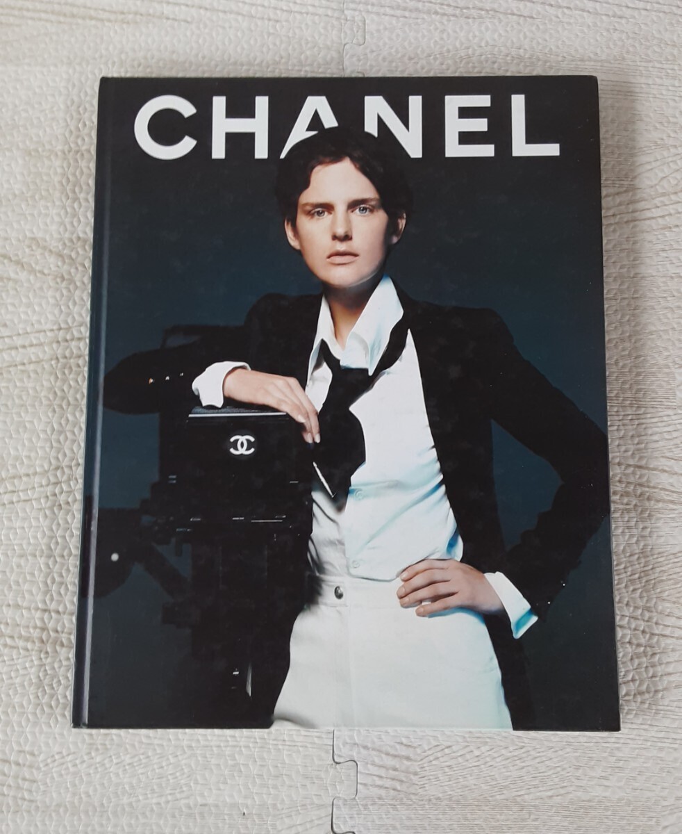 CHANEL 1997 春 夏 コレクション カタログ 本 レトロ 資料 写真 シャネル ファッション 誌 資料 ヴィンテージの画像1