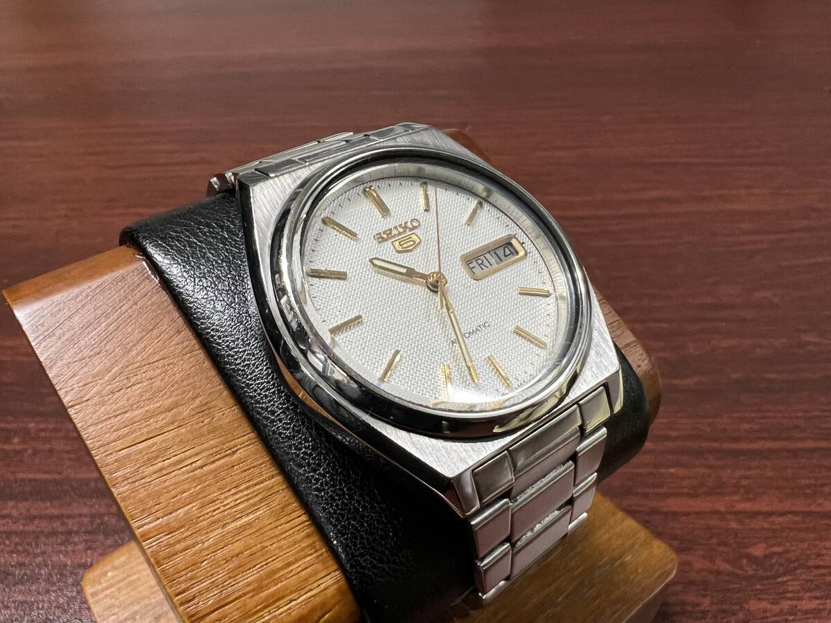 SEIKO5 セイコーファイブ 7009-876A デイデイト 白文字盤 自動巻き メンズ腕時計 美品 動作品_画像4