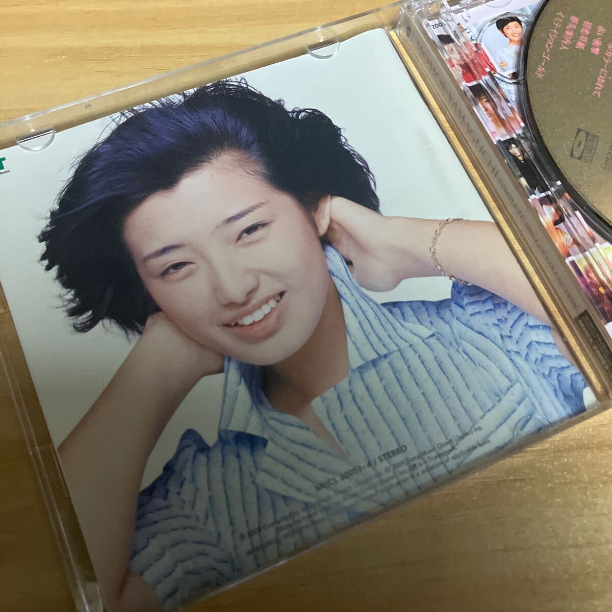 GOLDEN☆BEST 山口百恵 コンプリートシングルコレクション完全生産限定盤 blu-spec ベスト_画像2
