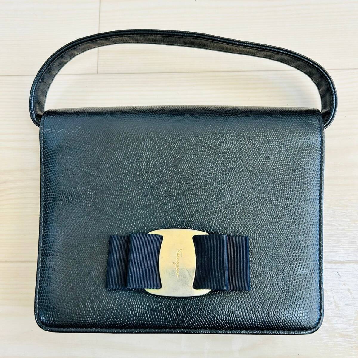 【121】1円スタート！！　Ferragamo　フェラガモ　レザー　ヴァラ　ハンドバッグ　中古品　保管品　黒　バッグ_画像1